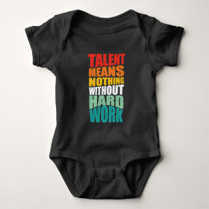 Talent bedeutet nichts ohne harte Arbeit Baby Strampler