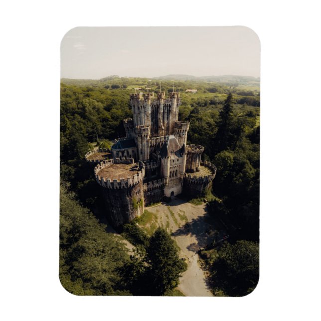 Tall Graue Stone Burg im Grünen Magnet (Vertikal)