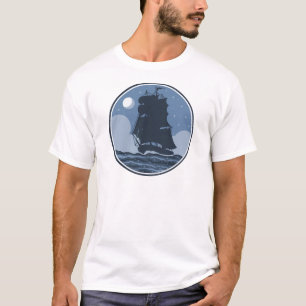 Tallschiff auf offenem Meer T-Shirt