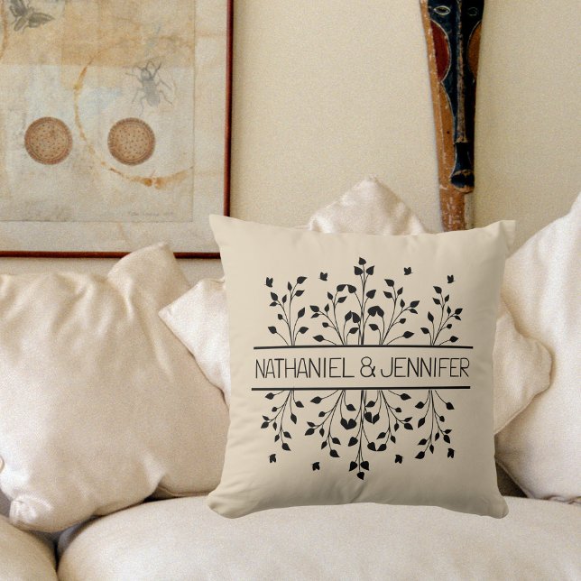 Tan & Black Floral Frame Monogram Wedding Kissen (Von Creator hochgeladen)