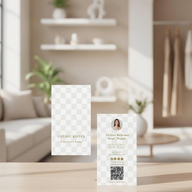 Tan Checkered Gold QR Code Boutique Vertical Photo Visitenkarte (Von Creator hochgeladen)