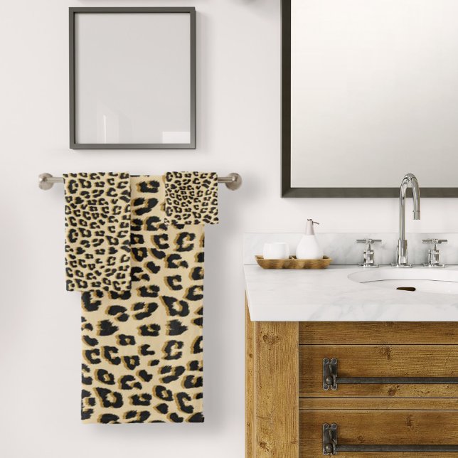 Tan Leopard Print Badhandtuch Set (Tan Leopard Print Bath Towel Set by Looly Elzayat

)