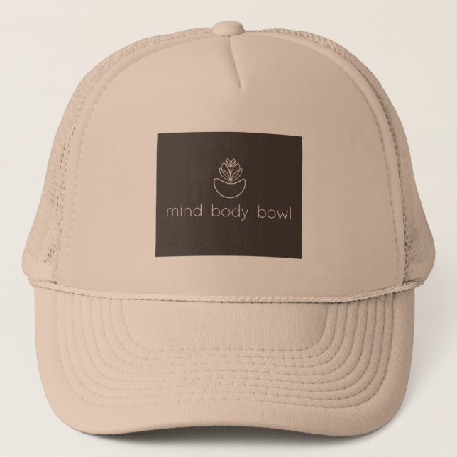 Tan Mind Body Bowl Trucker Hat Truckerkappe (Vorderseite)