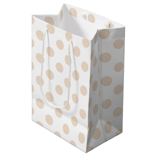 Tan-Polka-Punkte Mittlere Geschenktüte (Vorderseite Schrägansicht)