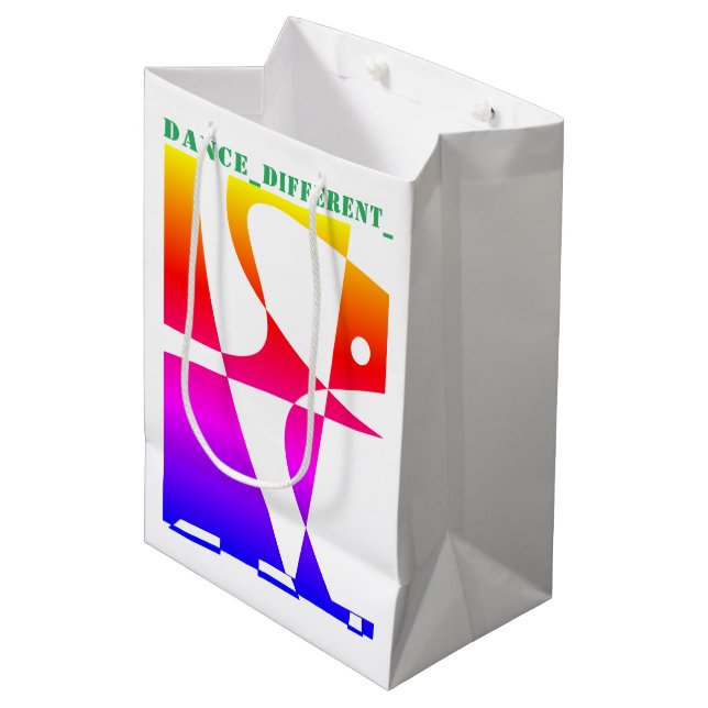 TANCE_DIFFERENT_Rainbow Mittlere Geschenktüte (Vorderseite Schrägansicht)