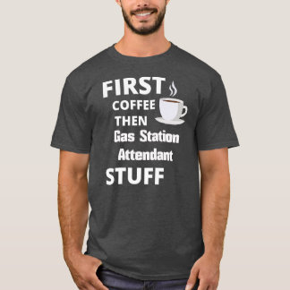 Tankstelle bedient zuerst Kaffee dann Arbeitszeug T-Shirt