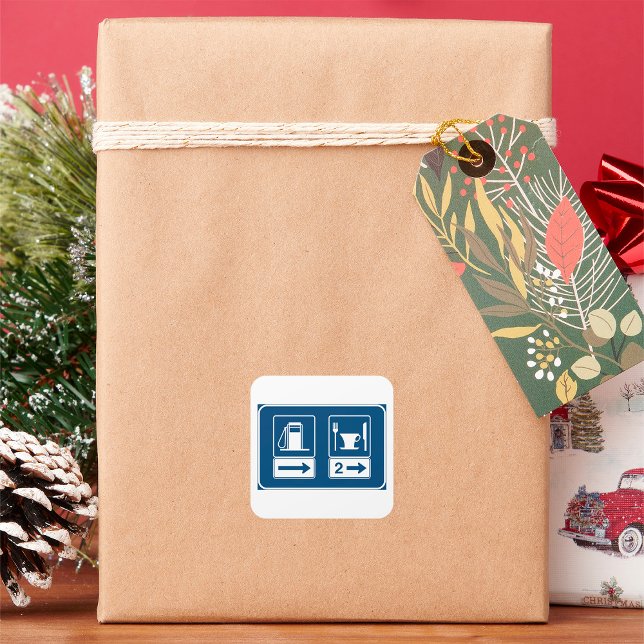 Tankstelle und Straßenschild Quadratischer Aufkleber (Von Creator hochgeladen)