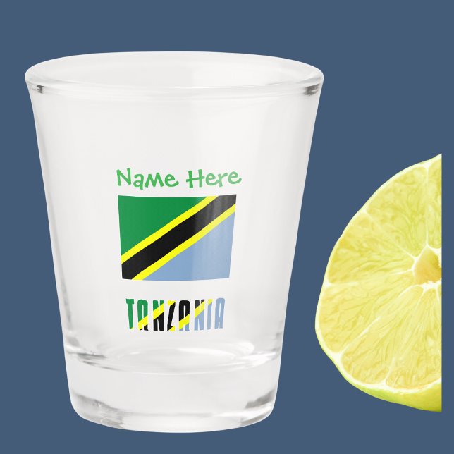 Tansania Tansania Flag Grün Personalisiert Schnapsglas (Shot glass has Tanzanian flag with words TANZANIA below in flag colors. Add a name above.)