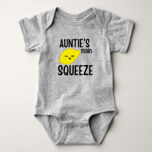 Tante's Main Squeeze Funny zu einem Tantchen Baby Strampler