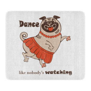 Tanz wie niemand sieht Mops Girl zu Schneidebrett