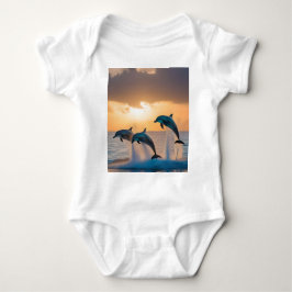 Tanzen in der Dämmerung: Drei Delphine springen Baby Strampler