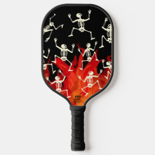 Tanzende Skelette in Flammen für Halloween Pickleball Schläger