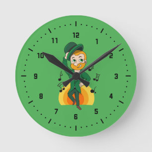 Tanzender Kobold, St. Patrick's Day Cartoon Runde Wanduhr