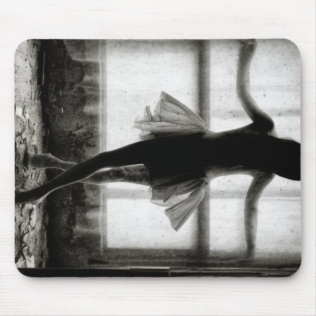 Tanzender Schatten am Fenster Mousepad (Vorne)