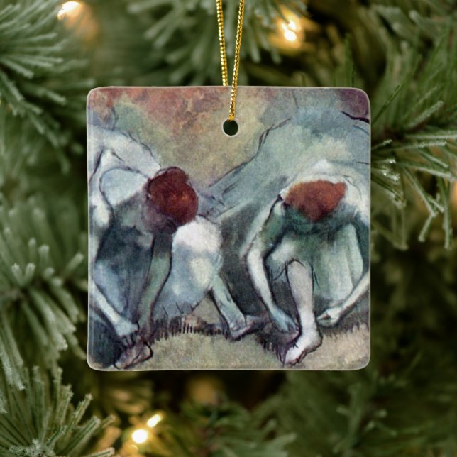 Tänzer, die von Edgar Degas ihre Schuhe schnappen Keramikornament (Baum)