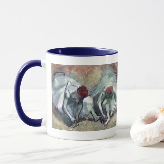 Tänzer, die von Edgar Degas ihre Schuhe schnappen Tasse (Mit Donut)