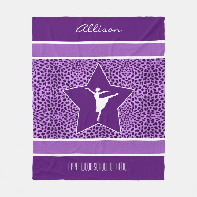 Tänzer im lila Cheetah-Druck mit Monogramm Fleecedecke (Vorderseite)