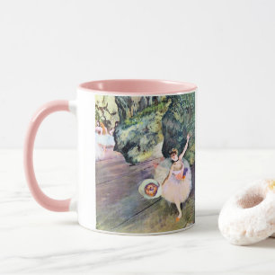 Tänzerin mit Blumenstrauß von Edgar Degas Tasse