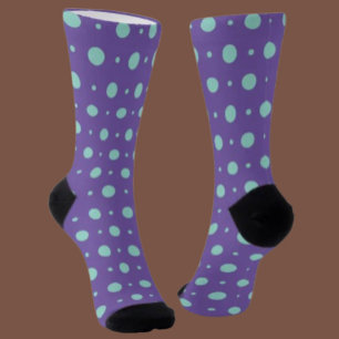 Tanzlustige Polka Crew Socken – Türkis auf Lila