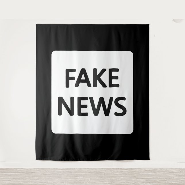 TAPESTRE - FAKE NEWS WANDTEPPICH (Vorderseite)