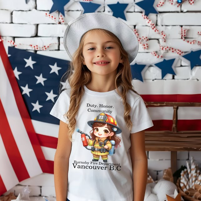 tapferer Feuerwehrmann in heller Ausrüstung T-Shirt (Von Creator hochgeladen)