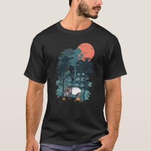 Tapir Mountain Pine Tree Sky Vögel fliegen vor For T-Shirt