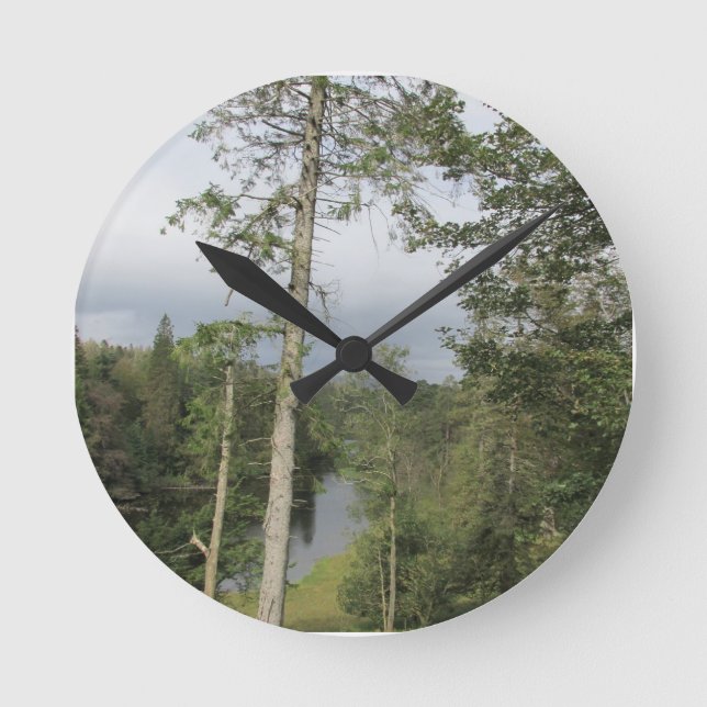 Tarn Hows Trees Runde Wanduhr (Vorderseite)