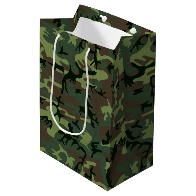 Tarnungs-Camouflage-Grün-Brown-Muster Mittlere Geschenktüte (Vorderseite Schrägansicht)