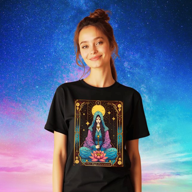 Tarot Illustration, die Hohepriesterin Tri-Blend Shirt (Von Creator hochgeladen)