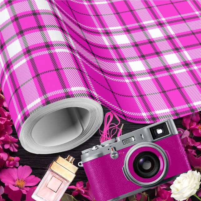 Tartan - Hot Pink-White-Black Geschenkpapier (Tartan - Hot Pink-White-Black Wrapping Paper by Leapfroglisics Shop)