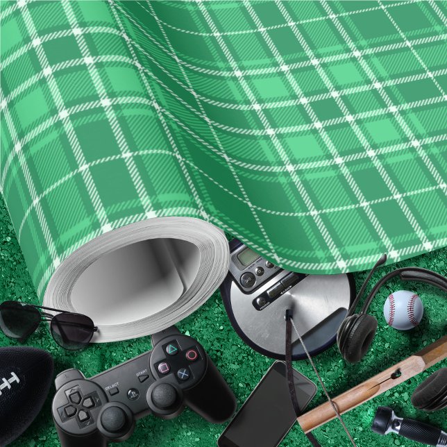 Tartan - Lebendes dunkelgrün bis leicht grün Geschenkpapier (Tartan - Vibrant Dark Green to Light Green Wrapping Paper by Leapfroglisics Shop)
