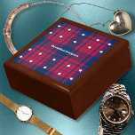 Tartan - Patriotic - Red Blue White Stars Erinnerungskiste<br><div class="desc">Tartan in rot und blau mit Sternen. Kann für fast jeden Anlass verwendet werden und sind geschlechtsneutral und altersneutral.</div>