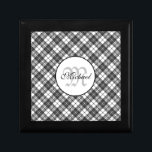 Tartan pattern Christmas Schwarz-weiß Monogram Erinnerungskiste<br><div class="desc">Monogram Personalize mit Ihrem benutzerdefinierten Initial und Namen. Weihnachten Weihnachten Weihnachten Weihnachten Weihnachten Schwarz-weiße elegante Linien geometrische coole Spaß klassische Eleganz Weihnachten,  Tartan,  Muster,  Feiertage,  Weihnachten,  Schwarz-Weiß,  elegant,  Linien,  geometrisch,  cool,  lustig,  klassisch,  elegant</div>