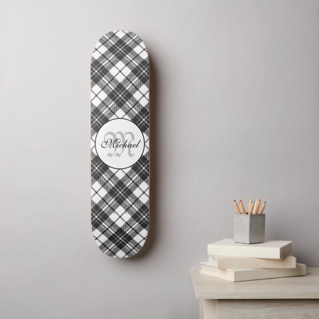 Tartan pattern Christmas Schwarz-weiß Monogram Skateboard (Wandkunst)