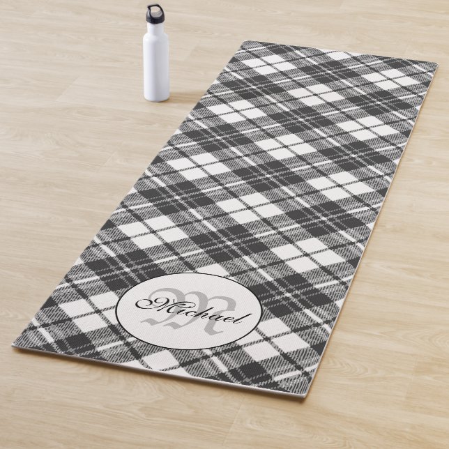 Tartan pattern Christmas Schwarz-weiß Monogram Yogamatte (Beispiel)
