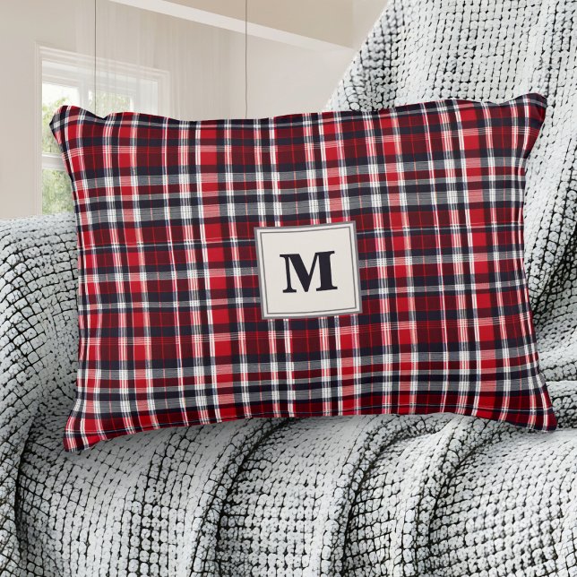 Tartan Pattern Karierte Weihnachten Mit Monogramm Dekokissen (A stylish monogrammed pillow, with tartan plaid pattern in red, gray and white)