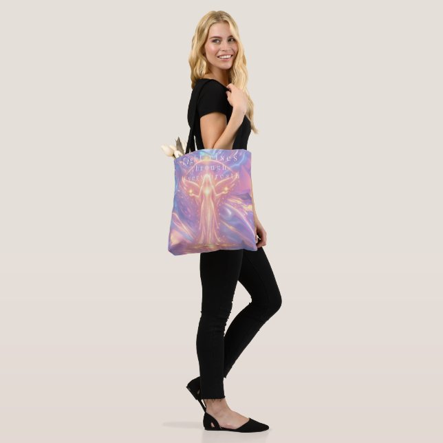 Tasche 'Licht steigt mit jedem Atemzug' (Am Model)