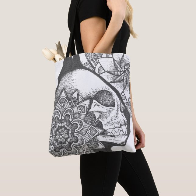 Tasche mit Katzen-Schädel-Mandala-Motiv (Von Nahem)
