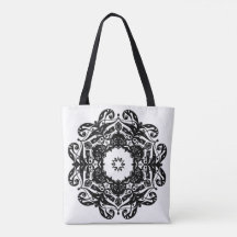 Tasche mit Schwarz-Weiß-Ornamenten