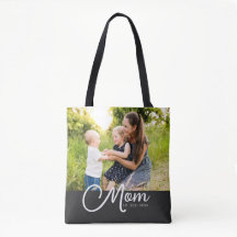 Tasche mit schwarzem Schriftzug 'Mom Established'