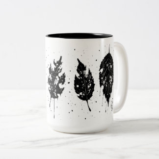 Tasche mit toten, tintenbedruckten Blättern Zweifarbige Tasse