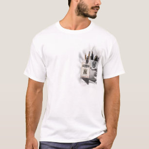 Taschenschutz und ID-Abzeichen T-Shirt
