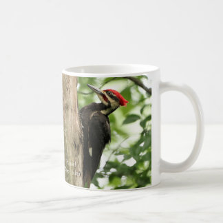 Tasse aus gepiletem Woodpecker-Kaffee
