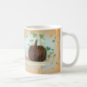 Tasse aus Kürbiskorb