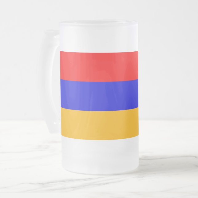Tasse aus mattiertem Glas mit armenischer Flagge (Vorderseite Links)