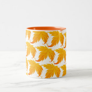 Tasse der Herbstlaub im Herbst