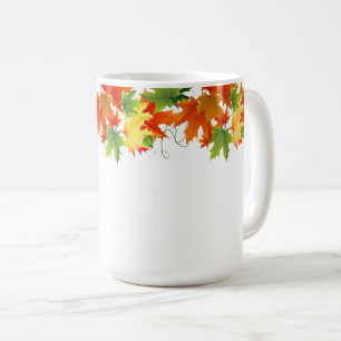 Tasse der Herbstlaub im Herbst