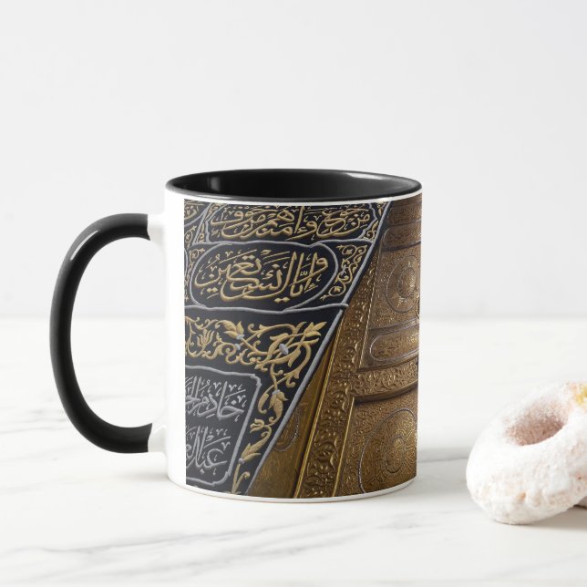 Tasse der islamischen Keramik mit der Tür des Heil (Mit Donut)