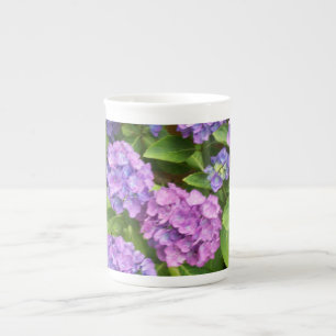 Tasse der Knochen-China in Blau und Rosa