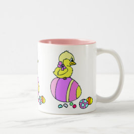 Tasse der Küken- und Ostereier